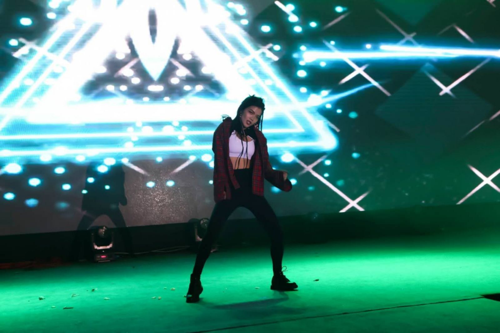 廣告事業部《Manolo》