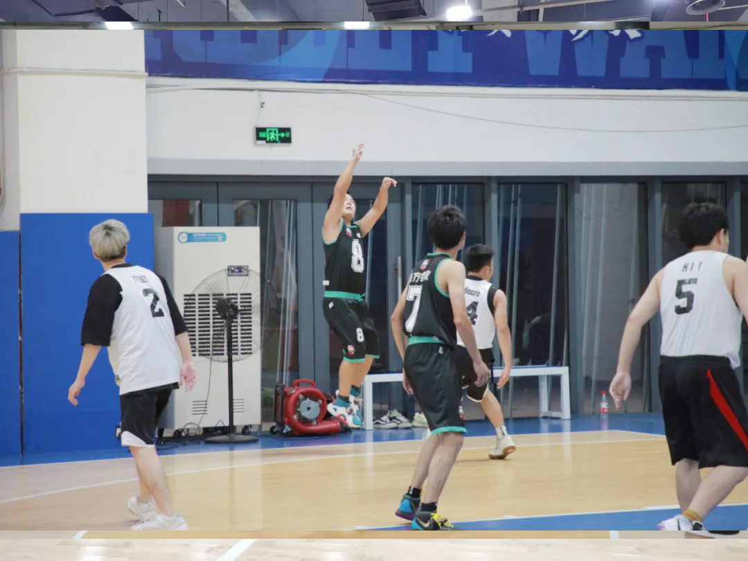 籃球聯賽精彩瞬間