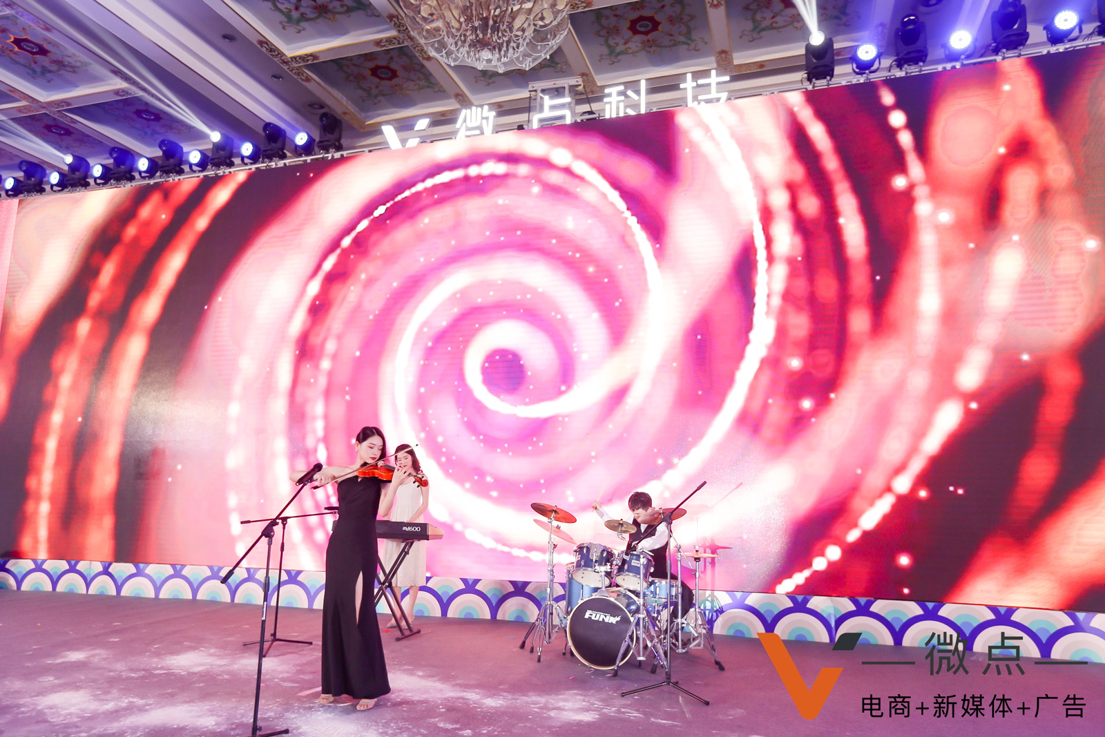 小提琴、電子、+架子鼓組合演奏