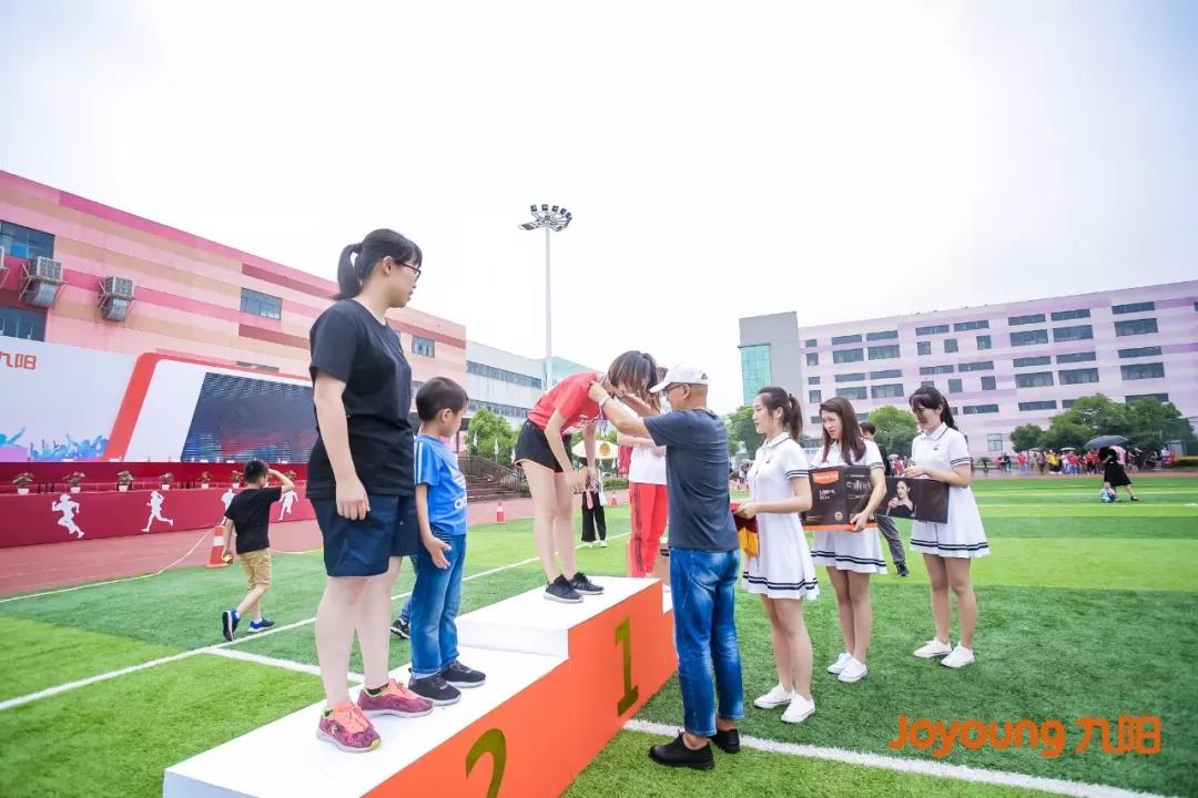 運動會前三甲領獎